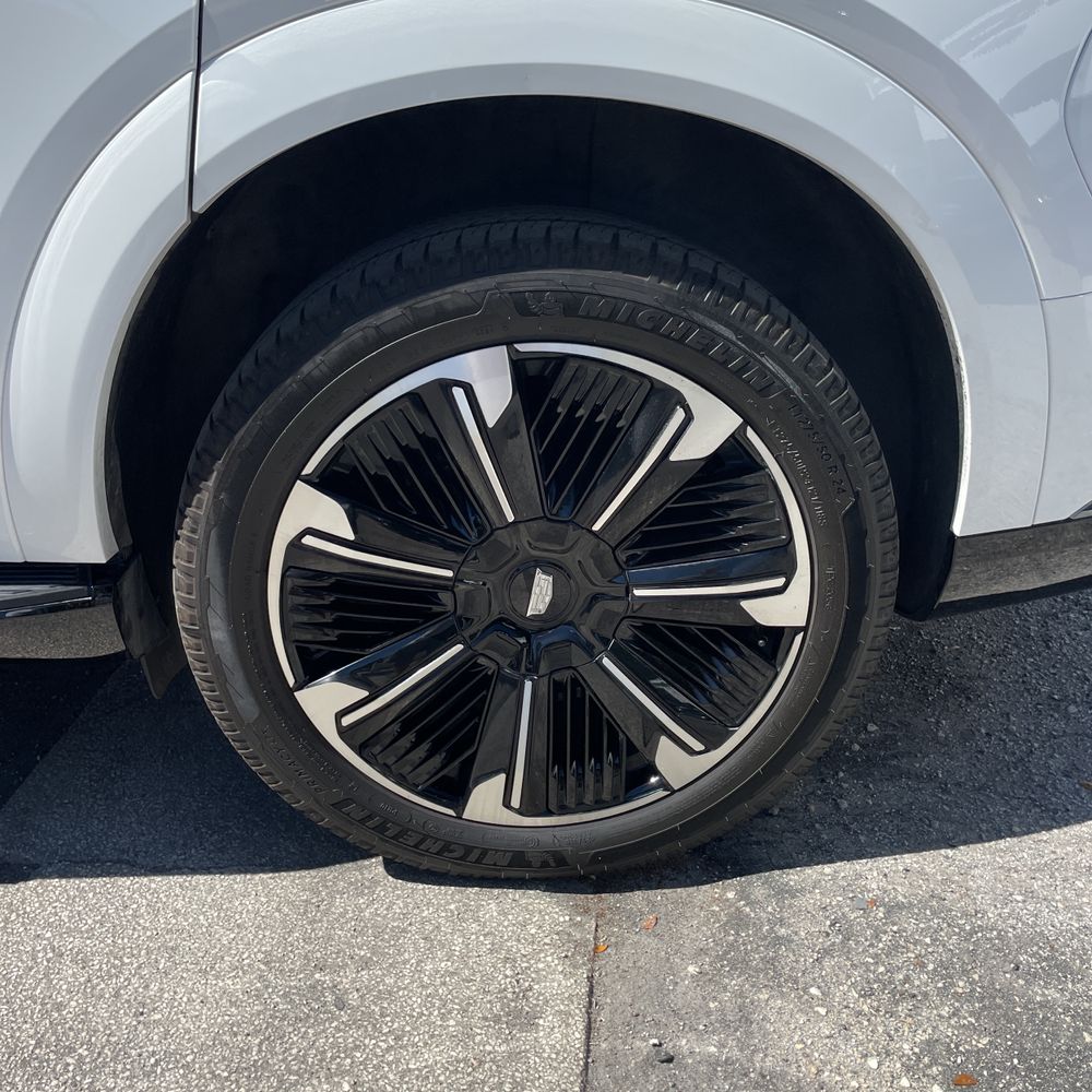 2025 Cadillac Escalade IQ Sport 1
