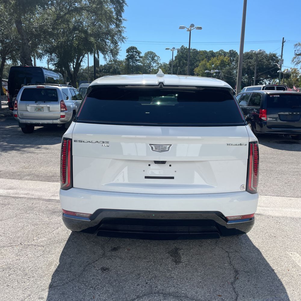 2025 Cadillac Escalade IQ Sport 1