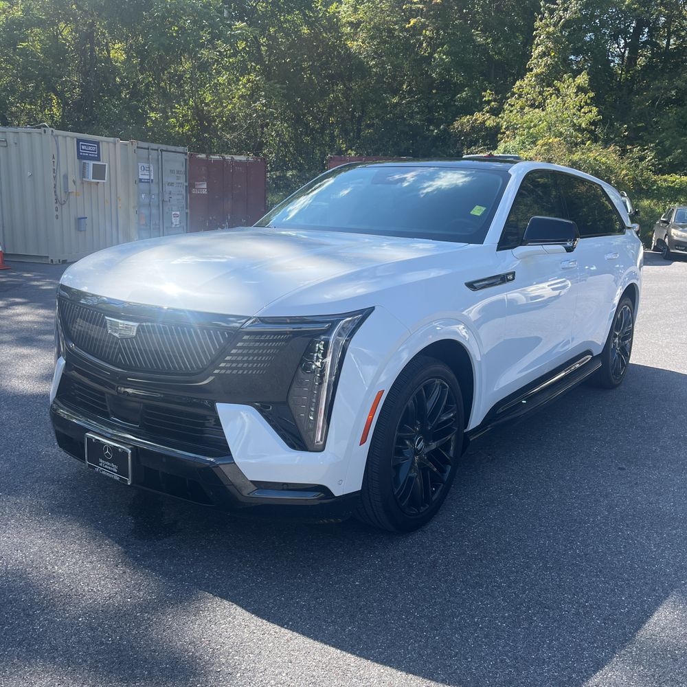2025 Cadillac Escalade IQ Sport 2