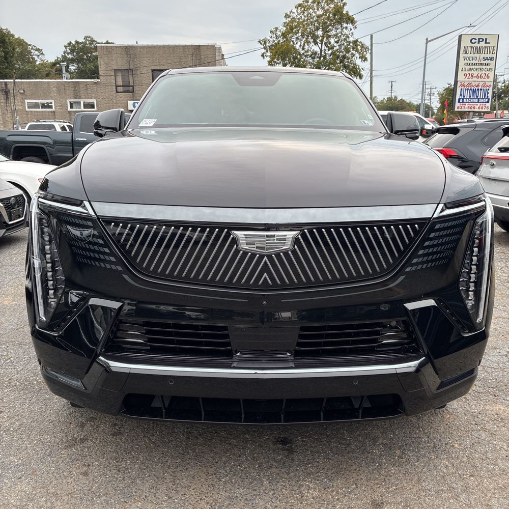 2025 Cadillac Escalade IQ Sport 2