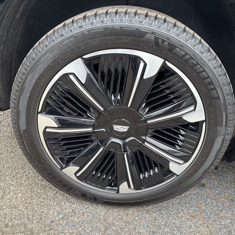 2025 Cadillac Escalade IQ Sport 2