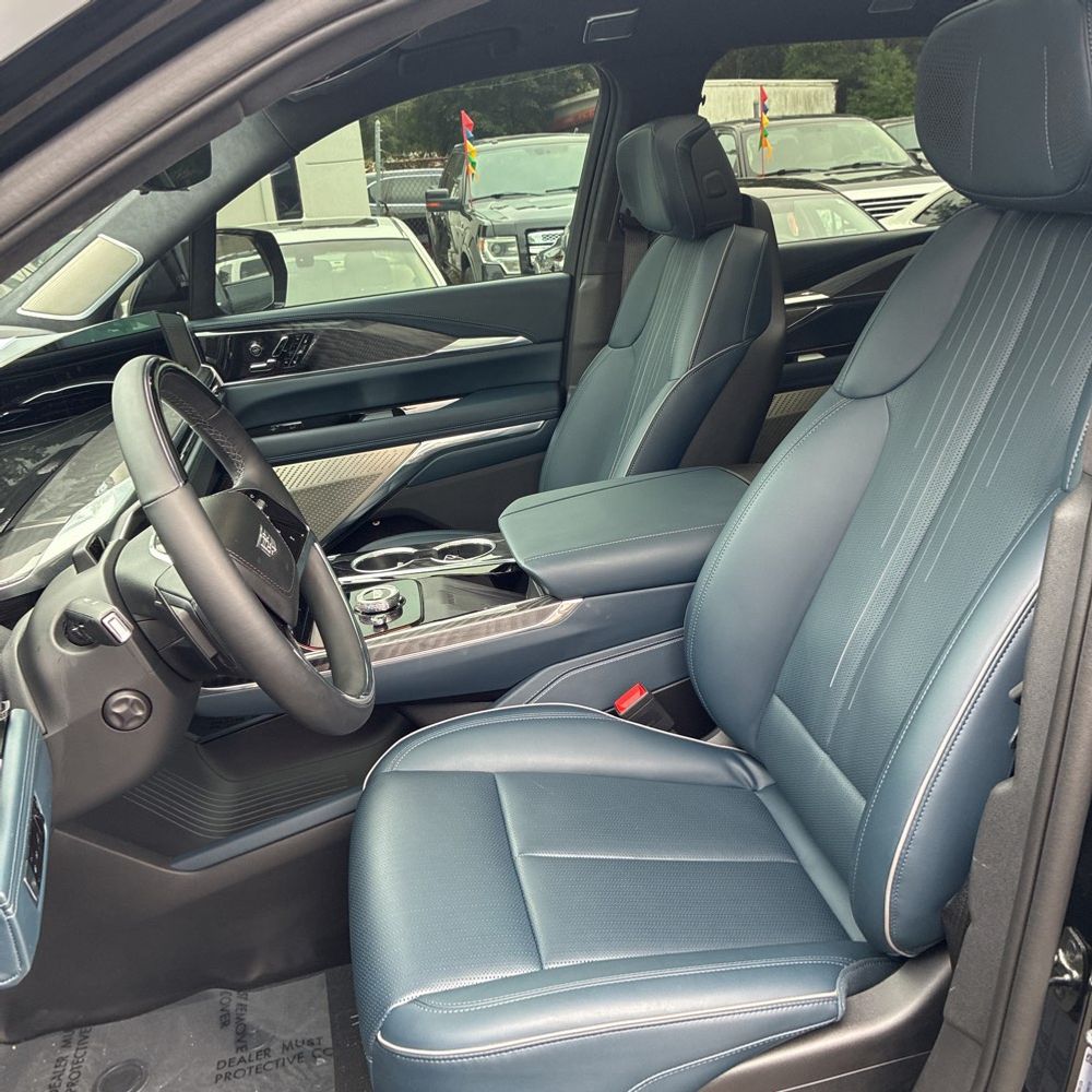 2025 Cadillac Escalade IQ Sport 2