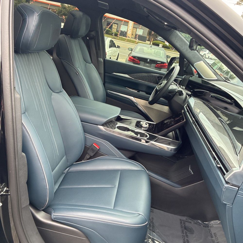 2025 Cadillac Escalade IQ Sport 2