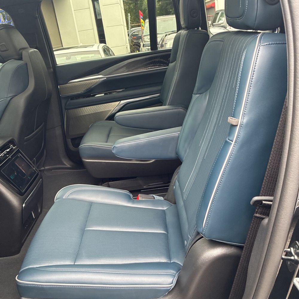 2025 Cadillac Escalade IQ Sport 2