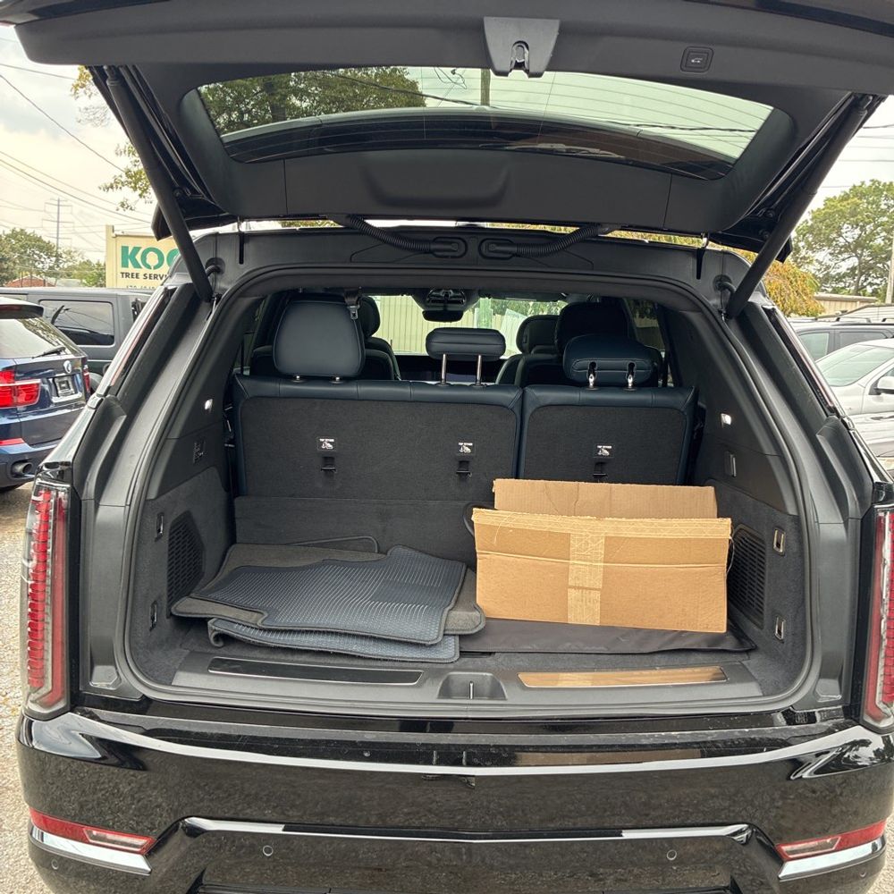 2025 Cadillac Escalade IQ Sport 2