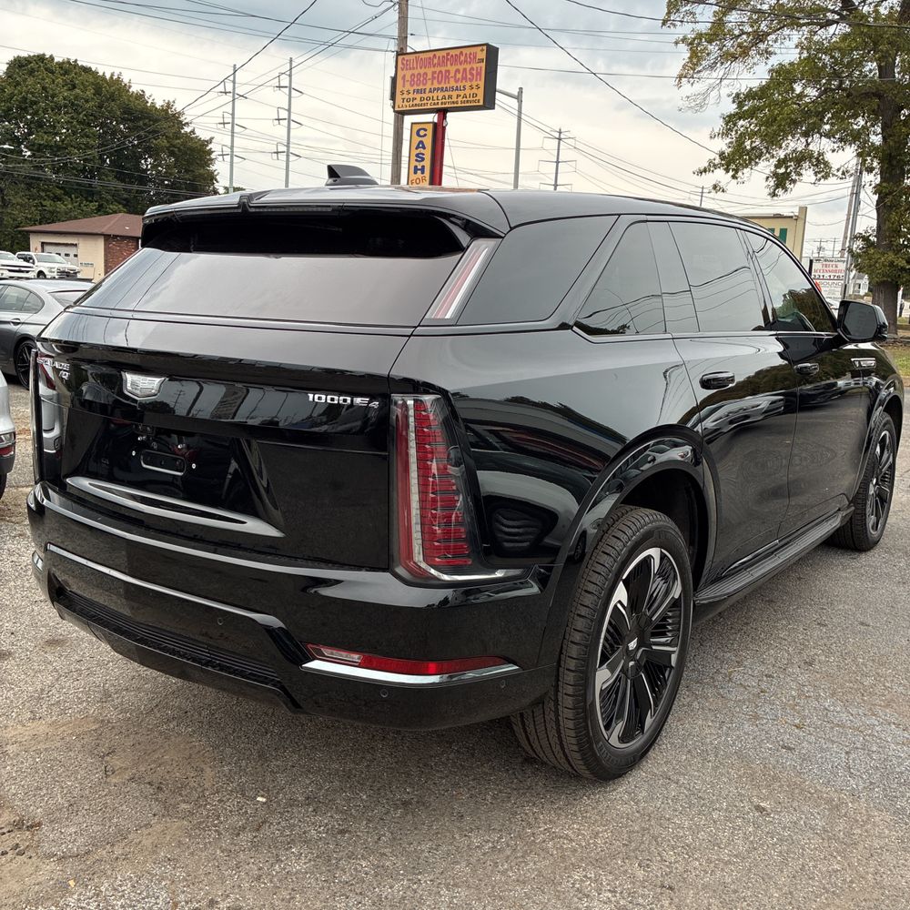 2025 Cadillac Escalade IQ Sport 2