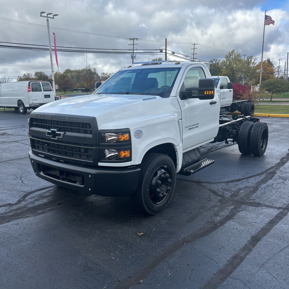 2024 Chevrolet Silverado 4500 W/T