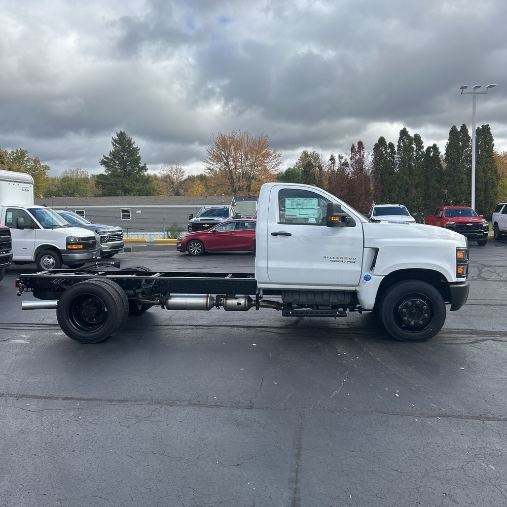 2024 Chevrolet Silverado 4500 W/T