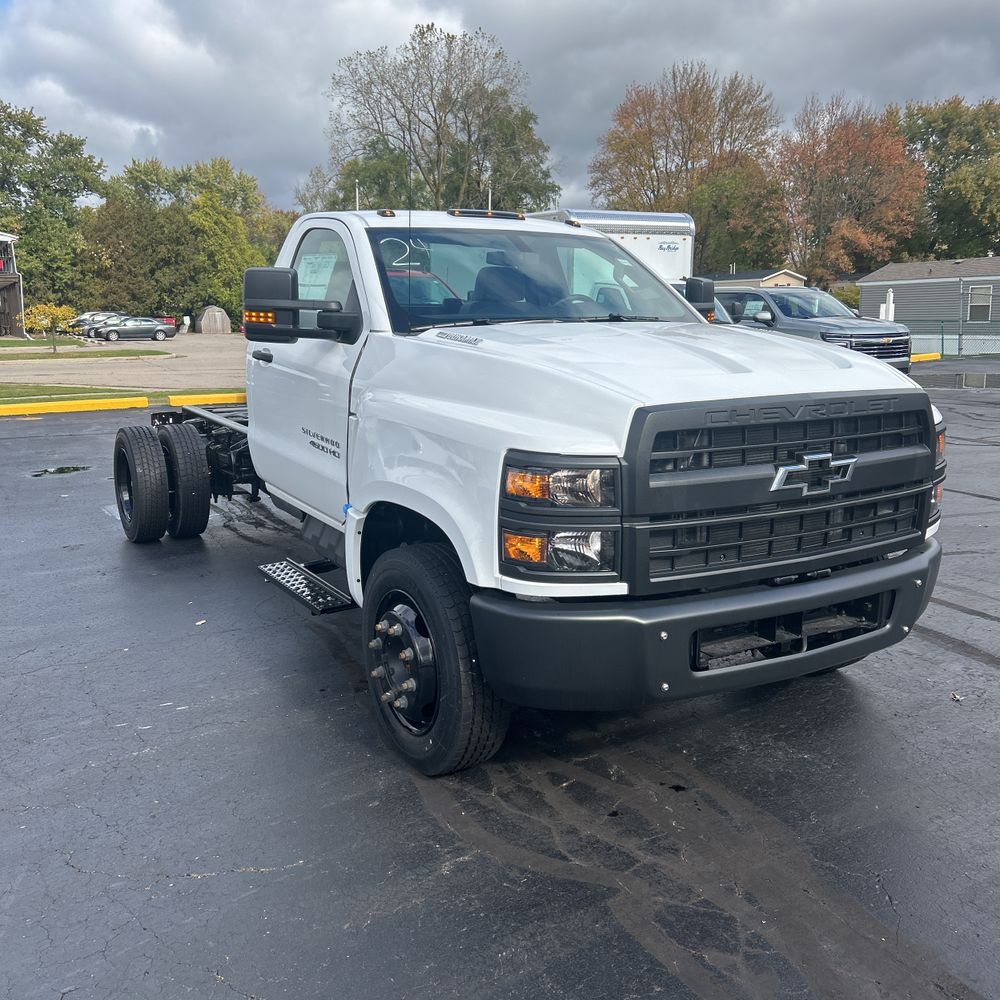 2024 Chevrolet Silverado 4500 W/T