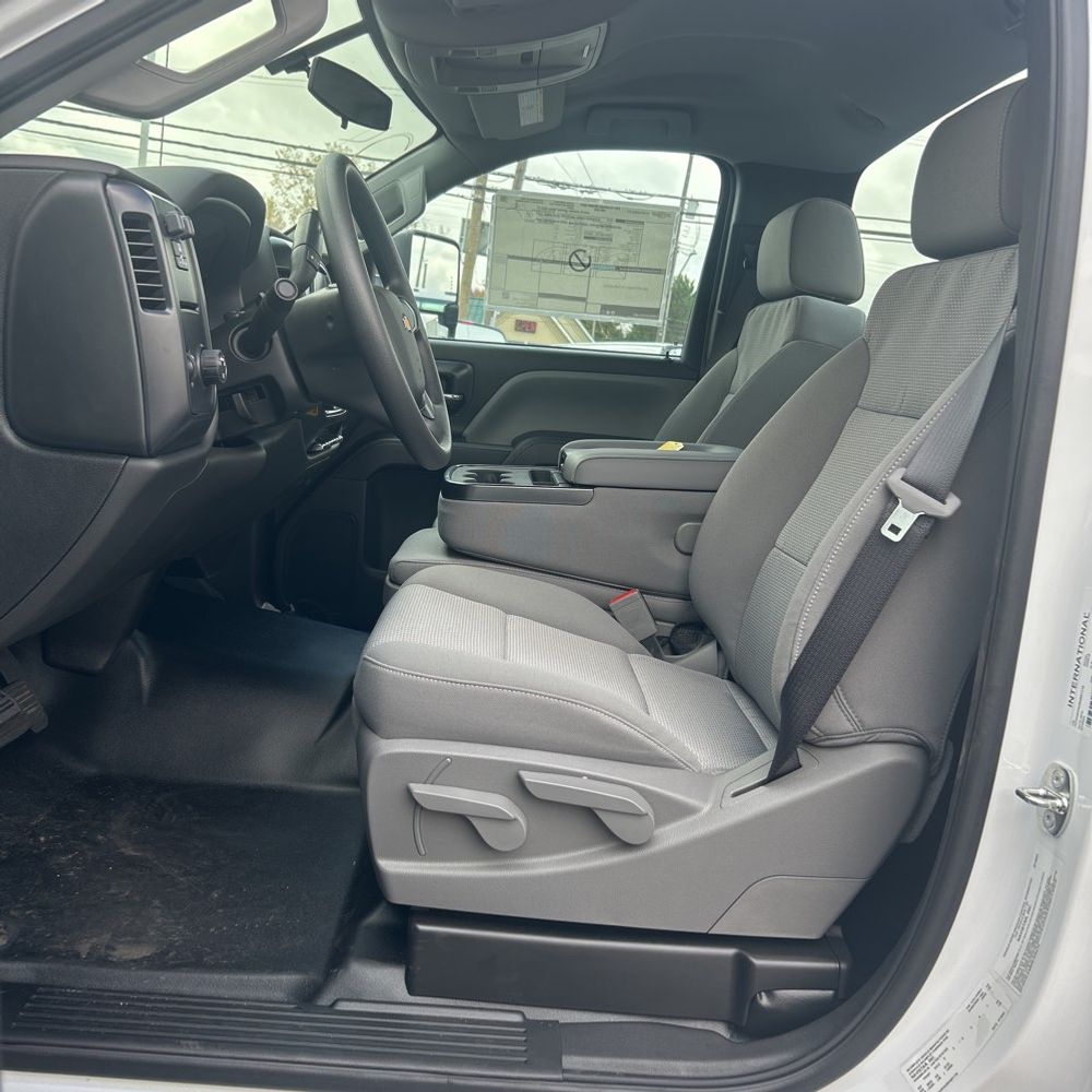 2024 Chevrolet Silverado 4500 W/T