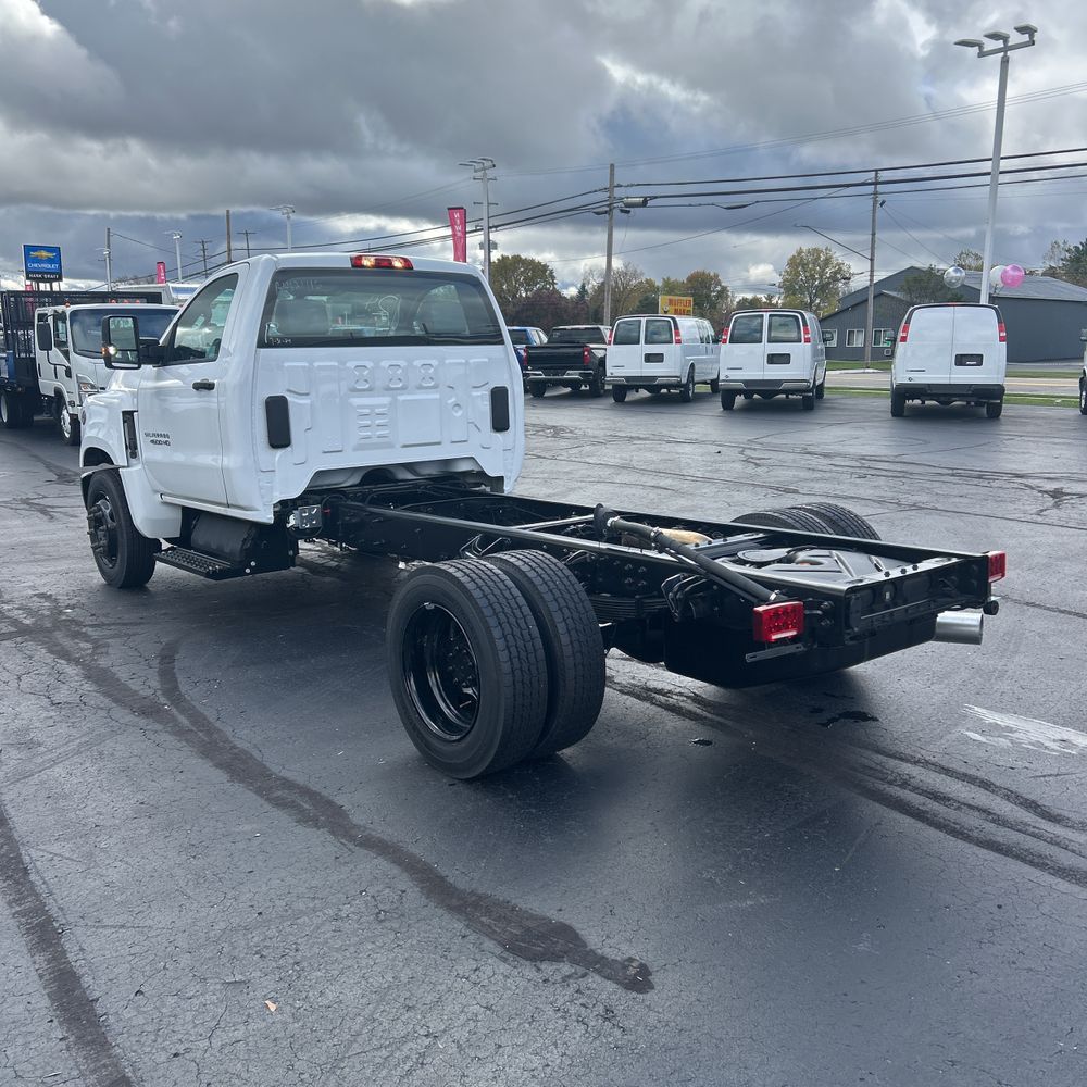 2024 Chevrolet Silverado 4500 W/T