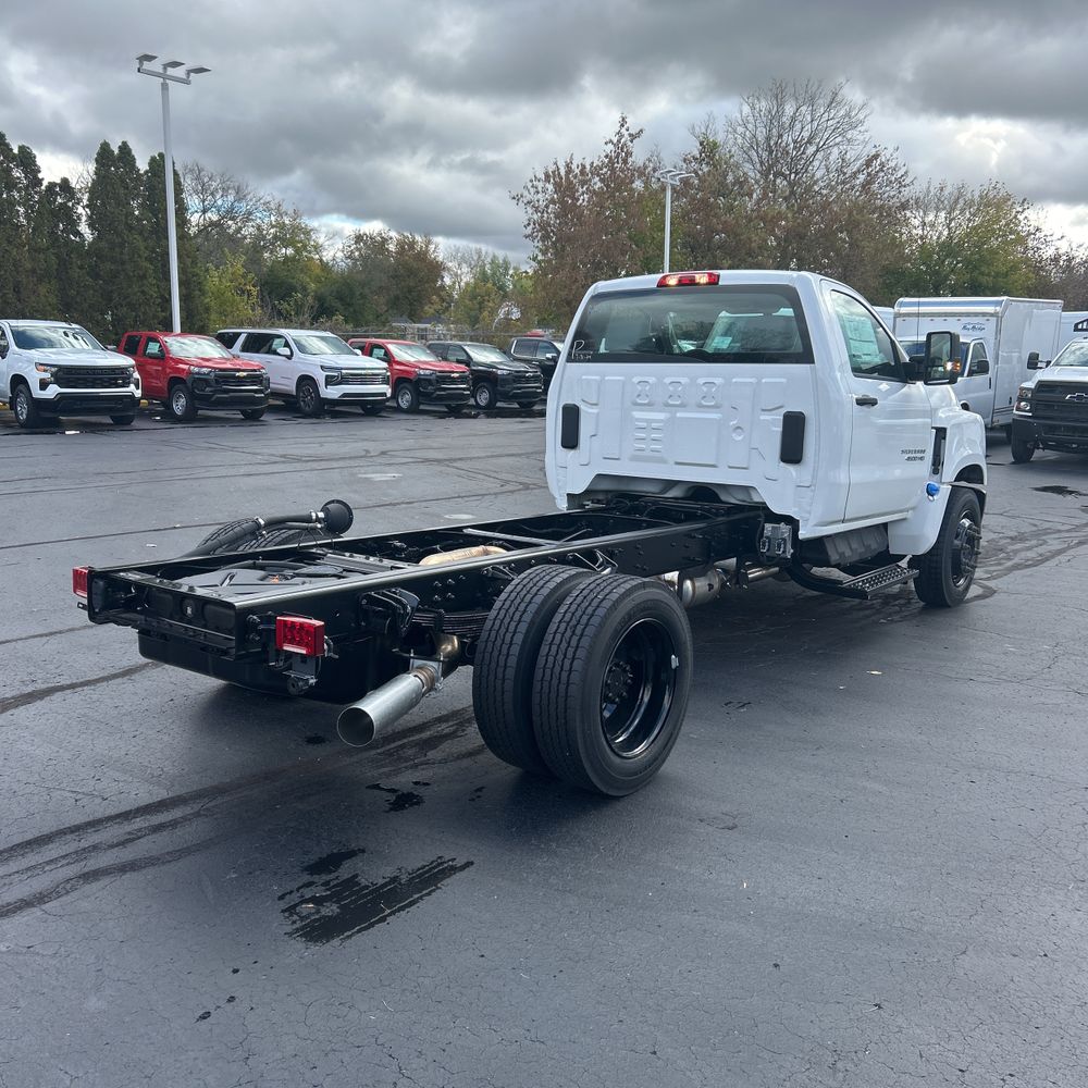 2024 Chevrolet Silverado 4500 W/T