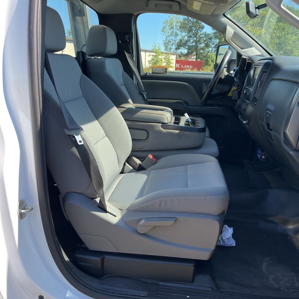 2022 Chevrolet Silverado 5500HD W/T