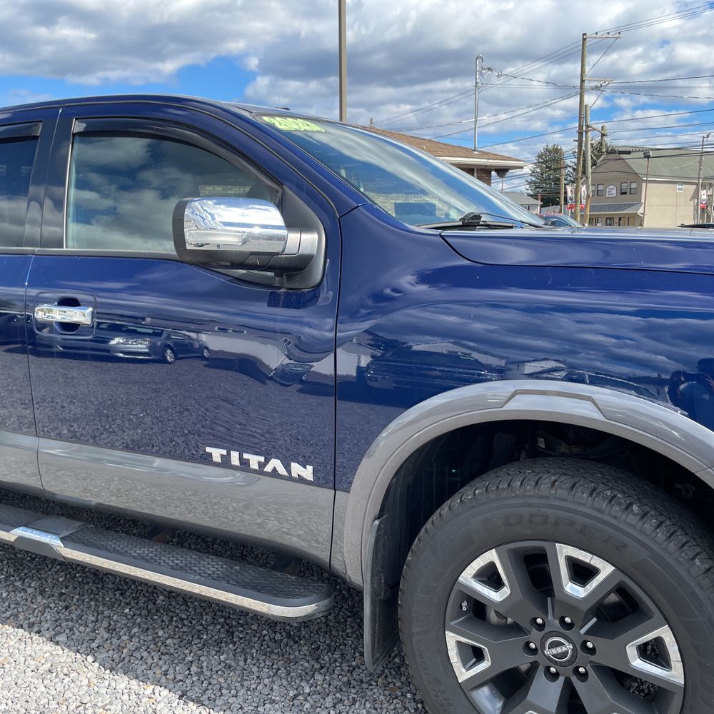 2023 Nissan Titan Platinum