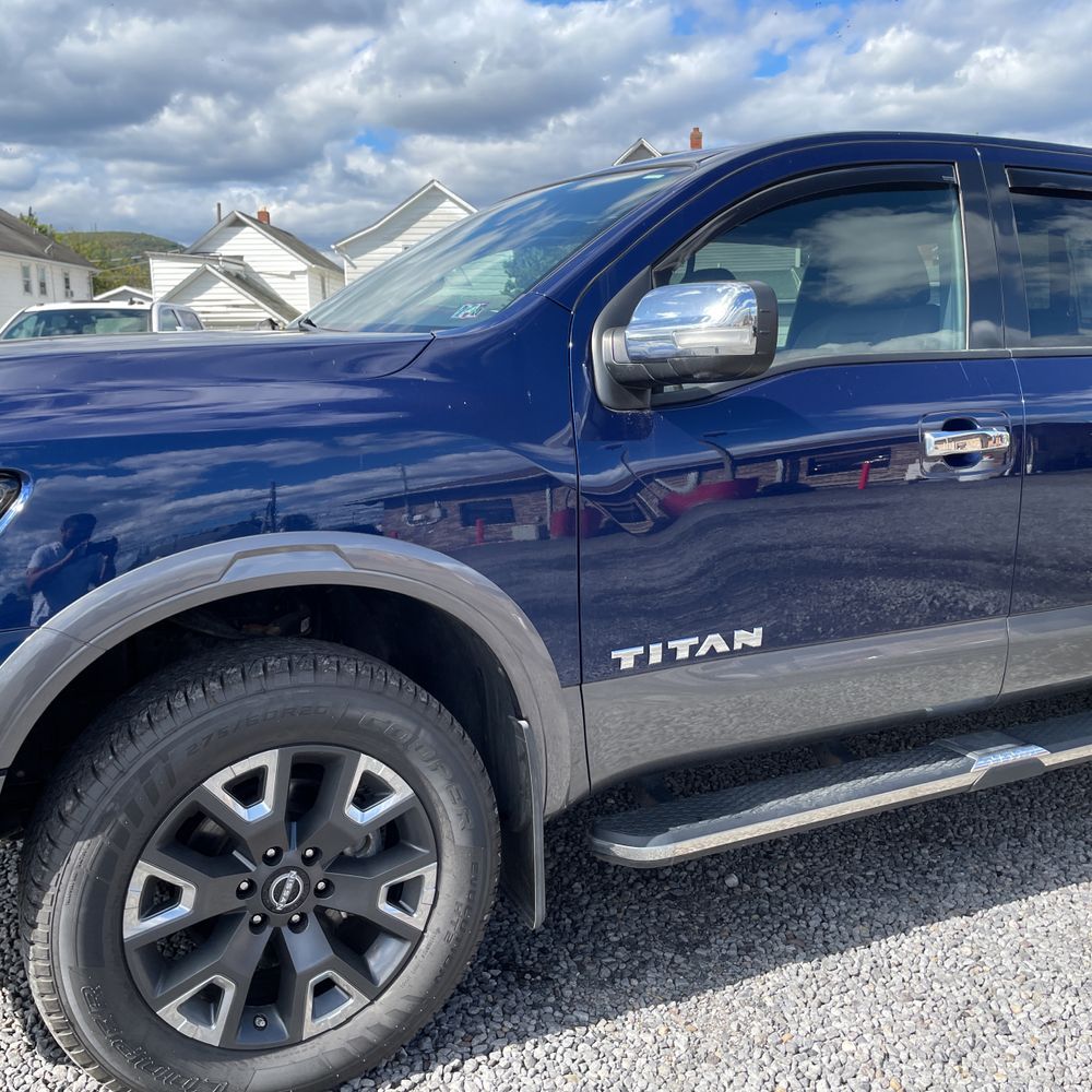 2023 Nissan Titan Platinum