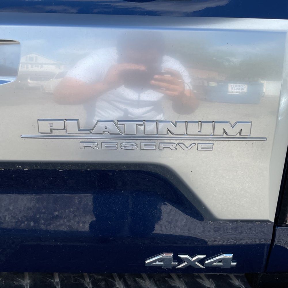 2023 Nissan Titan Platinum