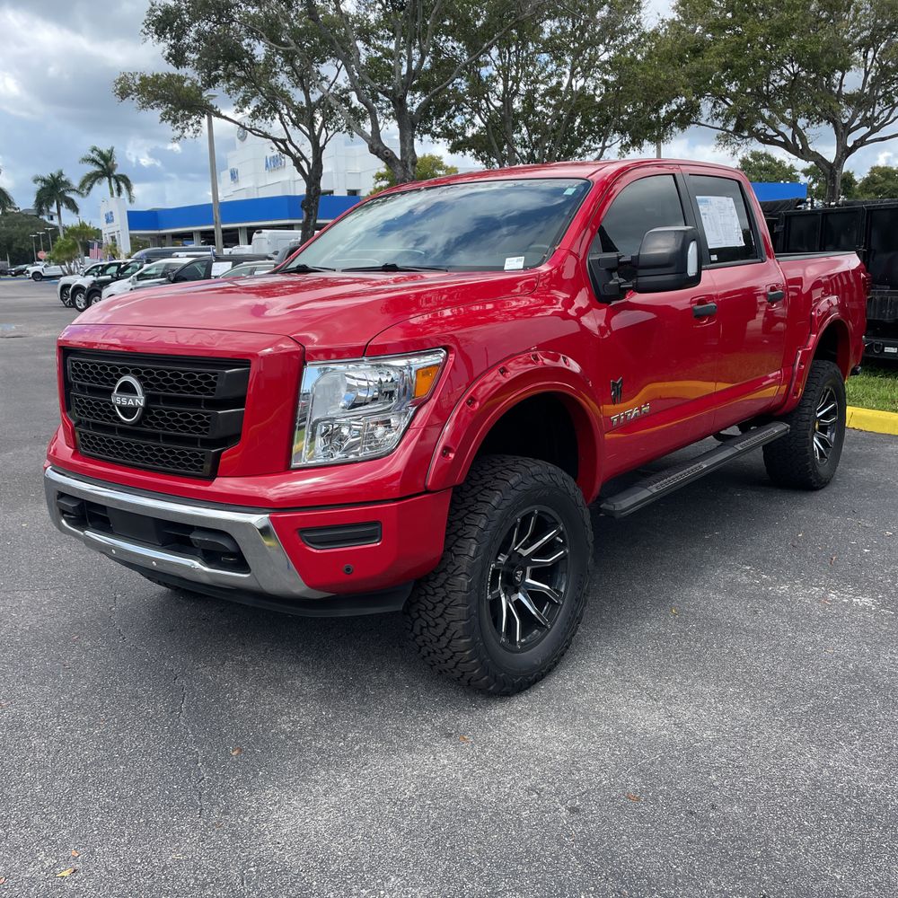 2023 Nissan Titan SV