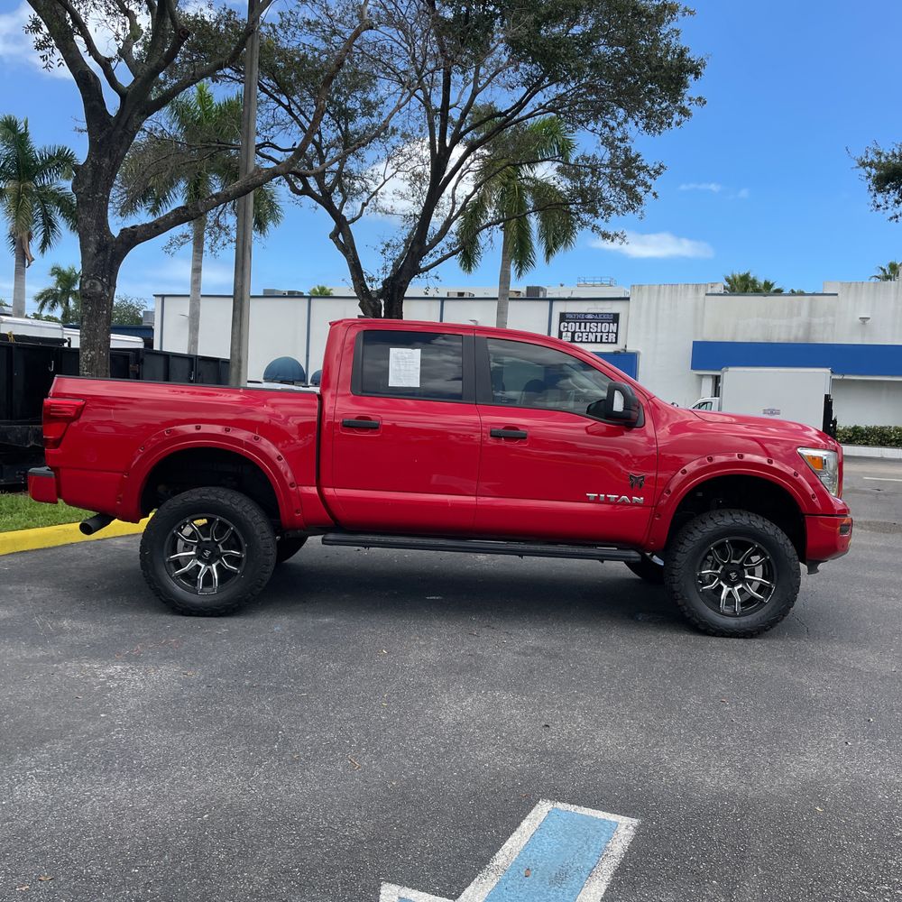 2023 Nissan Titan SV