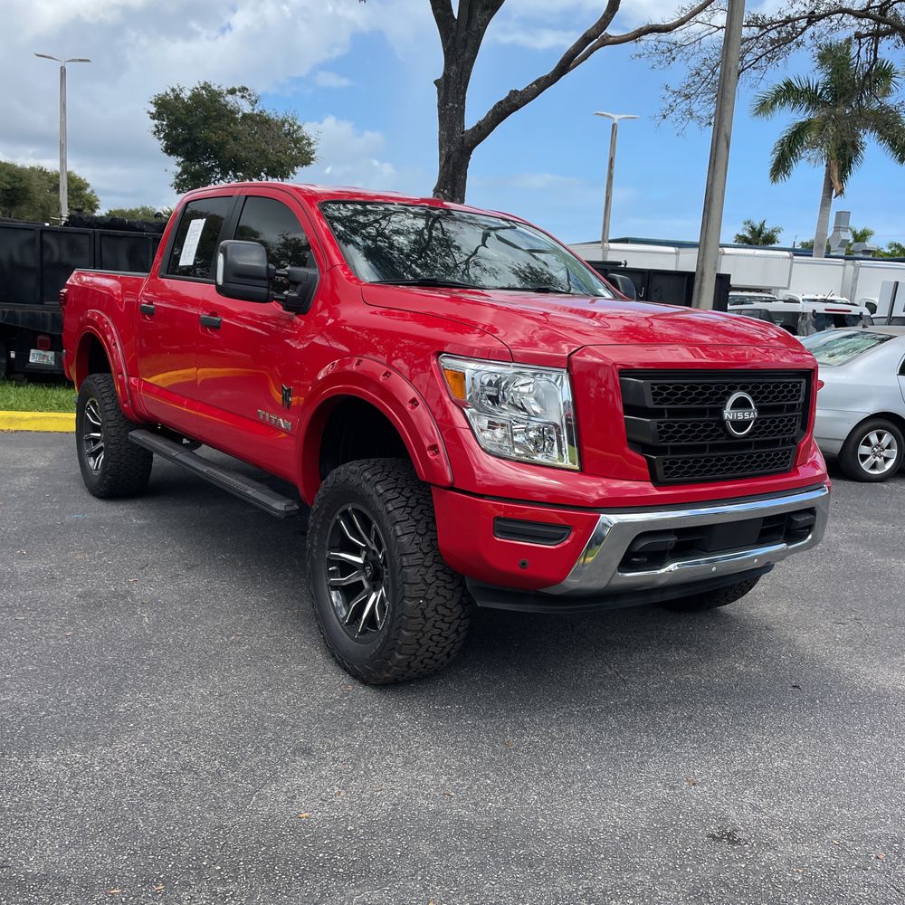 2023 Nissan Titan SV