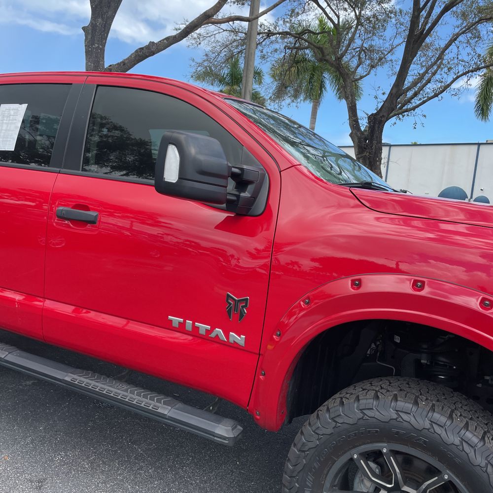 2023 Nissan Titan SV