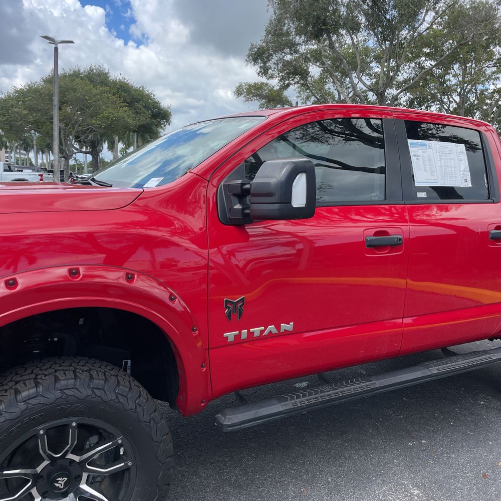 2023 Nissan Titan SV