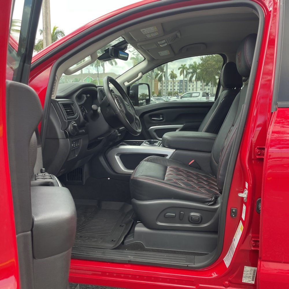 2023 Nissan Titan SV