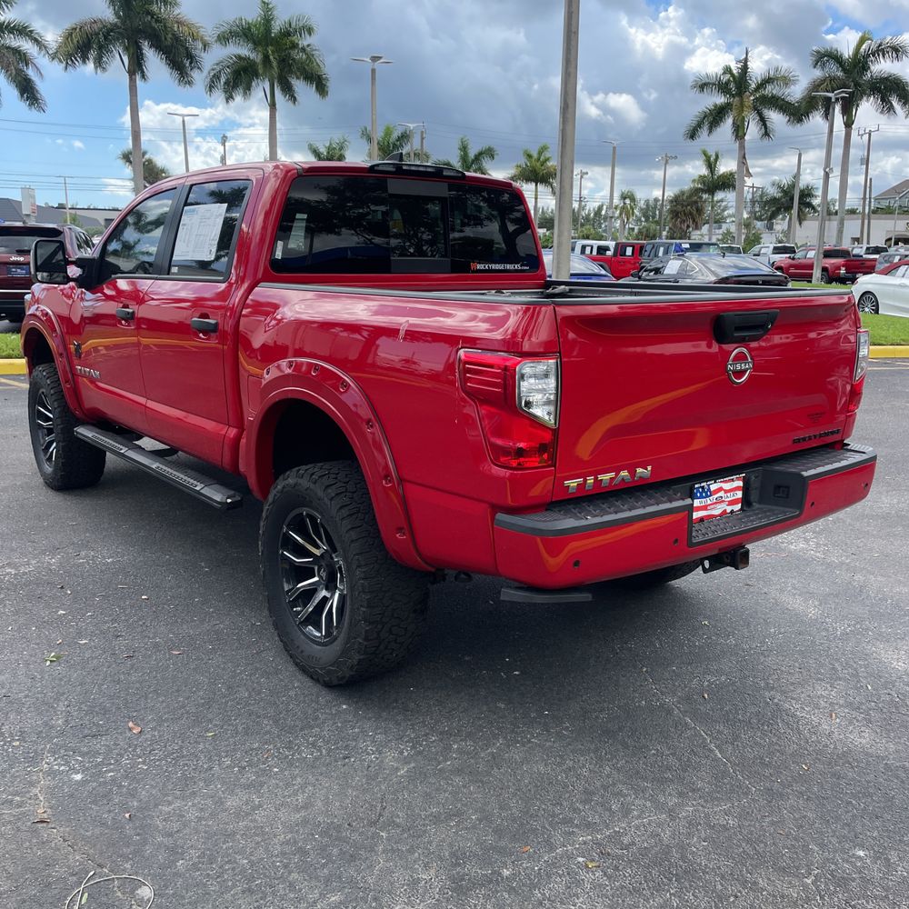 2023 Nissan Titan SV