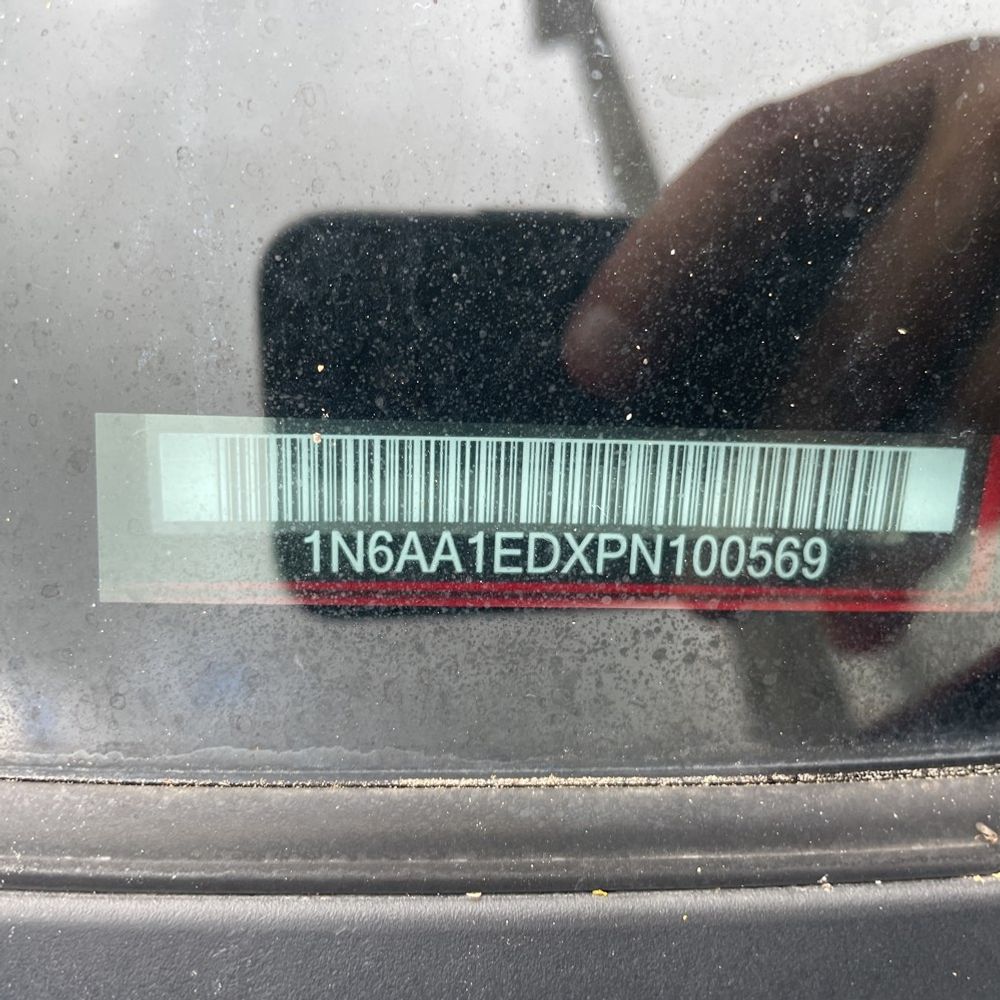 2023 Nissan Titan SV