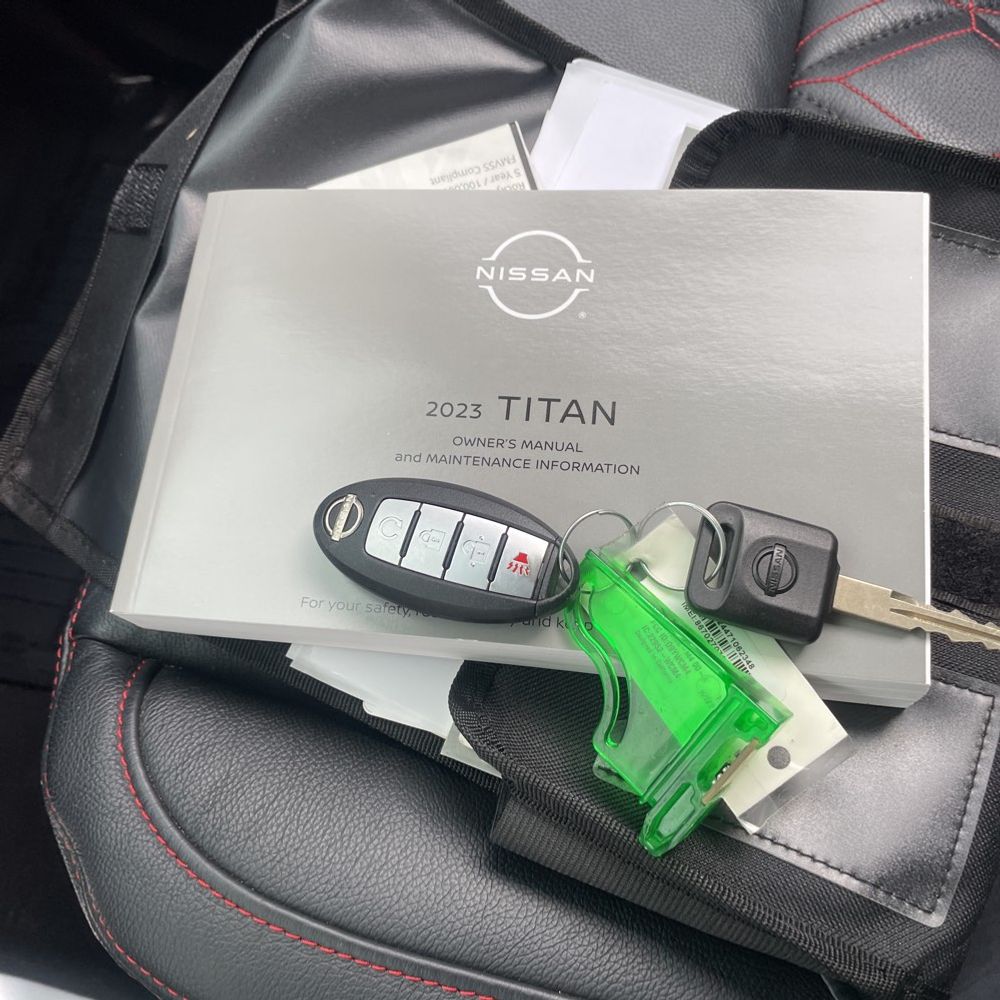 2023 Nissan Titan SV