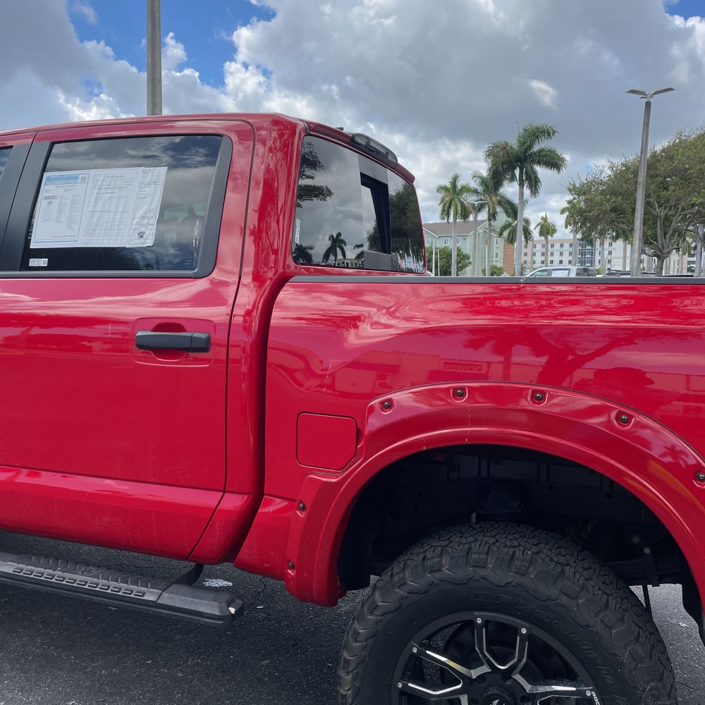 2023 Nissan Titan SV