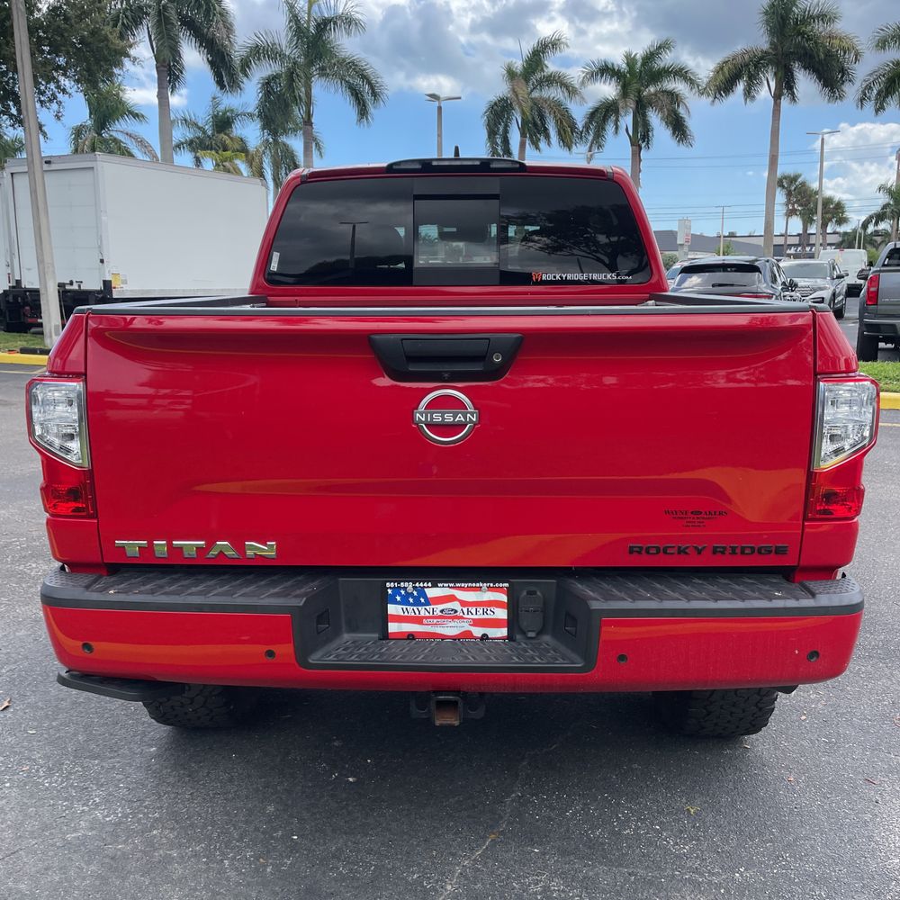 2023 Nissan Titan SV