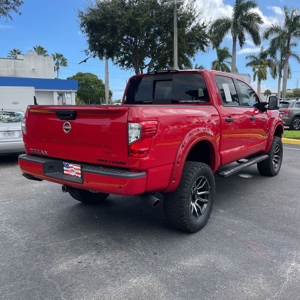 2023 Nissan Titan SV