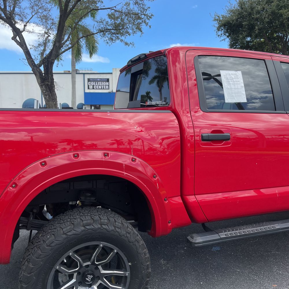 2023 Nissan Titan SV