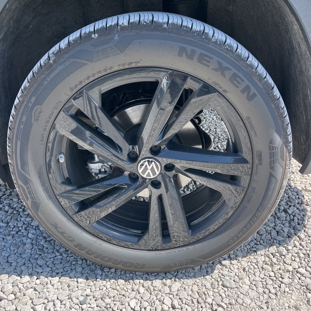 2026 Volkswagen Atlas Cross Sport SEL R-Line Black
