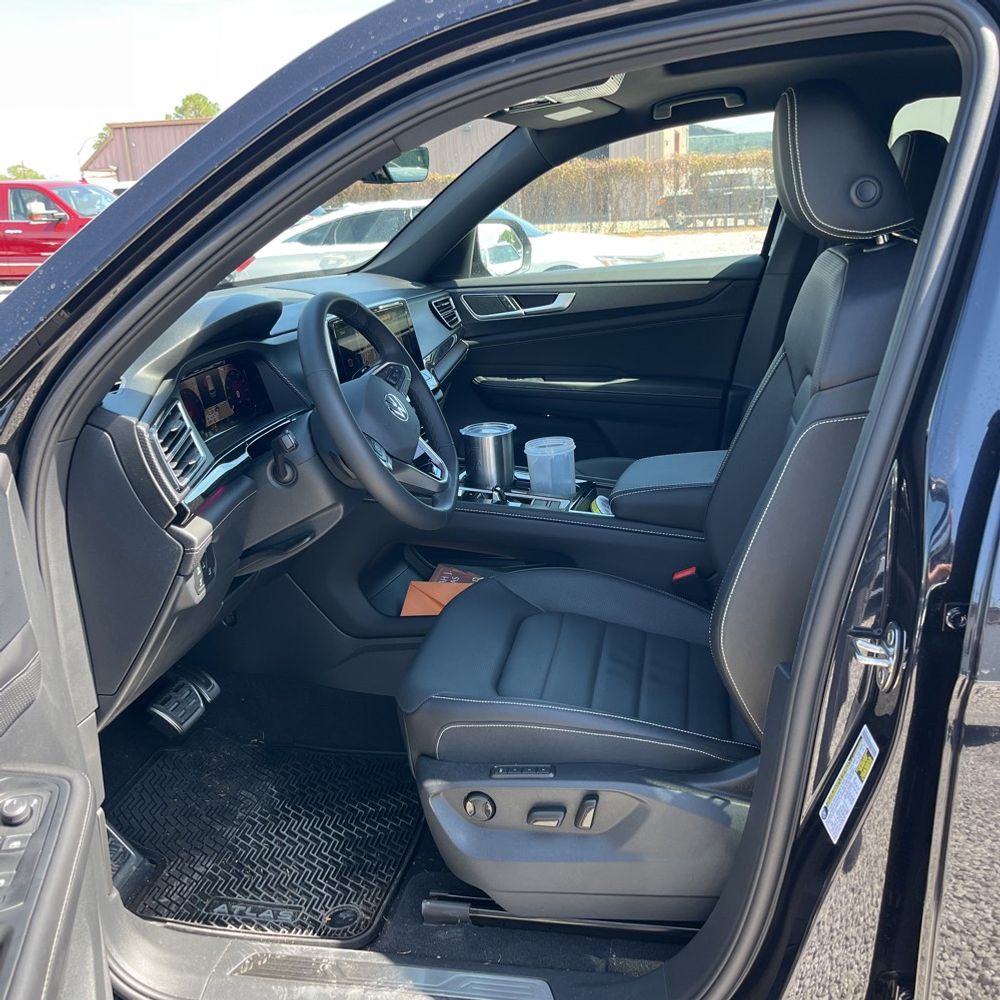 2026 Volkswagen Atlas Cross Sport SEL R-Line Black