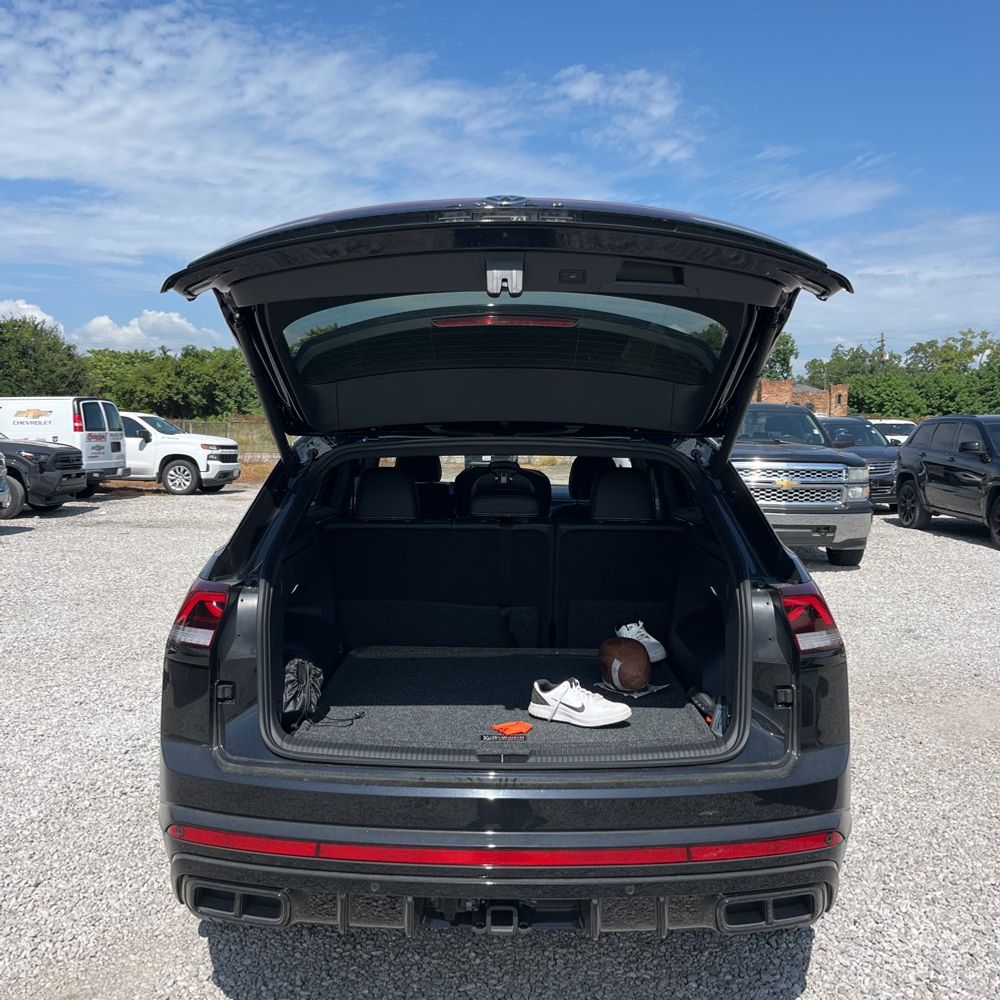 2026 Volkswagen Atlas Cross Sport SEL R-Line Black