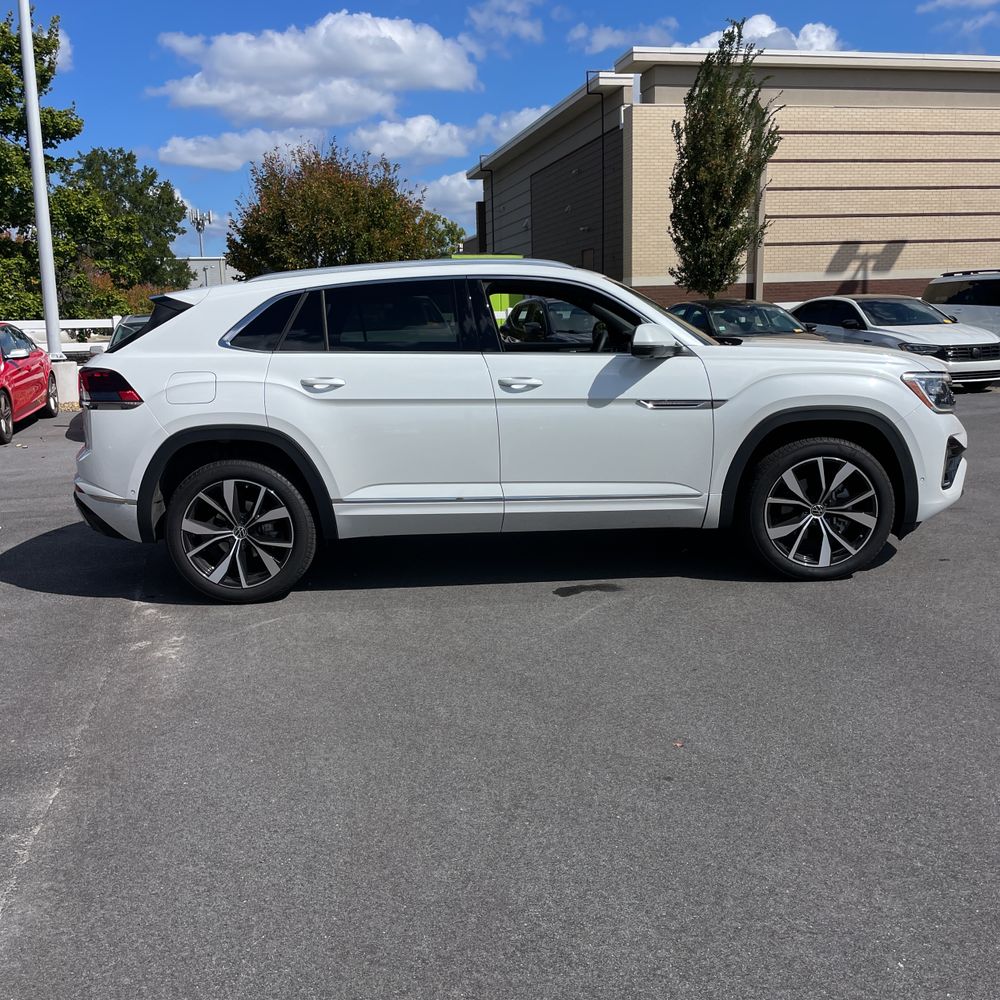 2025 Volkswagen Atlas Cross Sport SEL Premium R-Line 4Motion