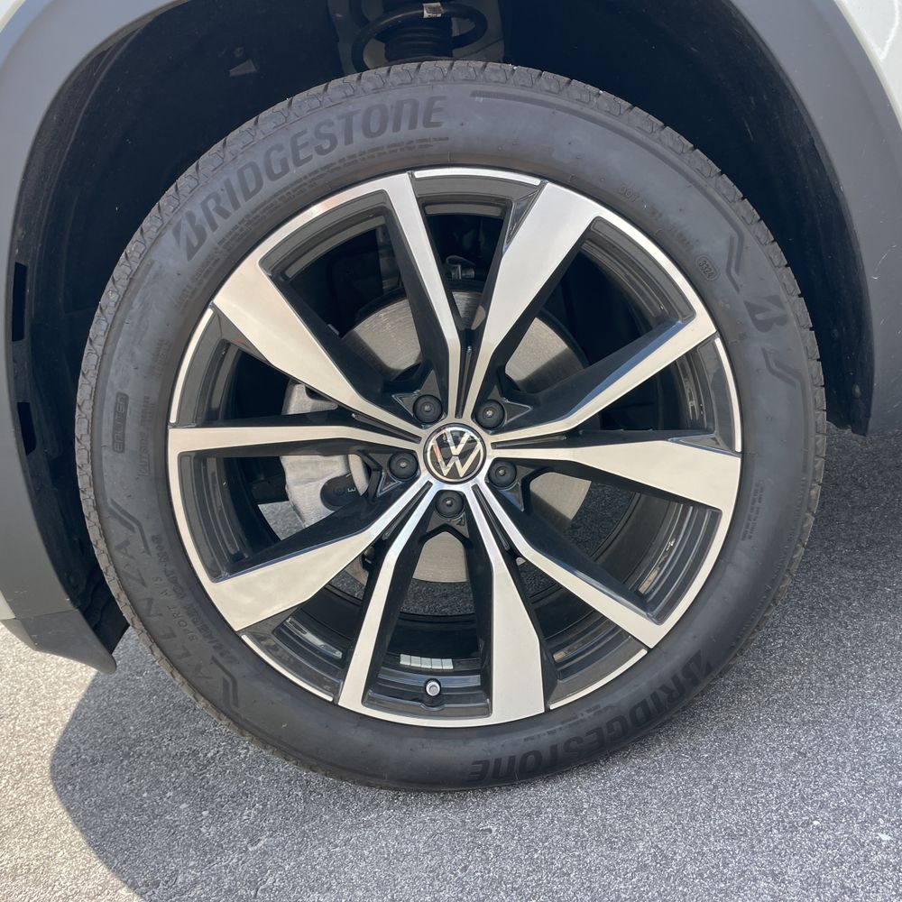 2025 Volkswagen Atlas Cross Sport SEL Premium R-Line 4Motion