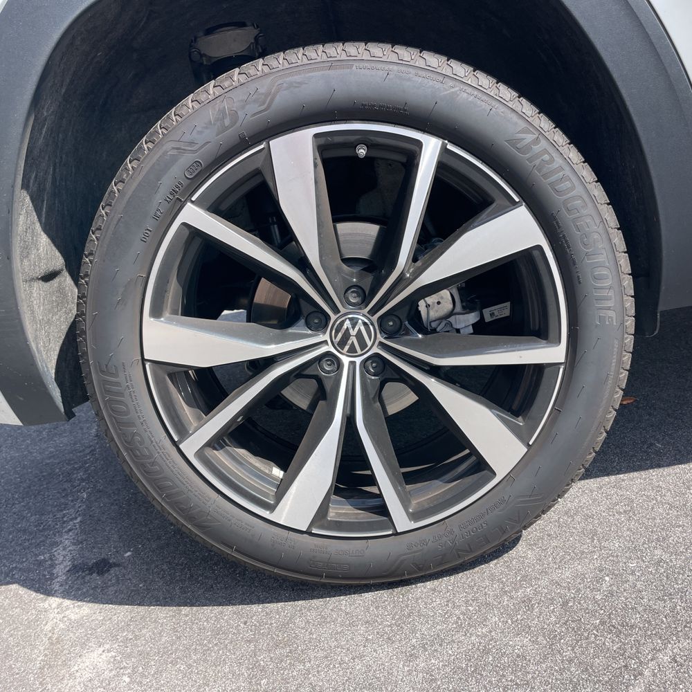 2025 Volkswagen Atlas Cross Sport SEL Premium R-Line 4Motion