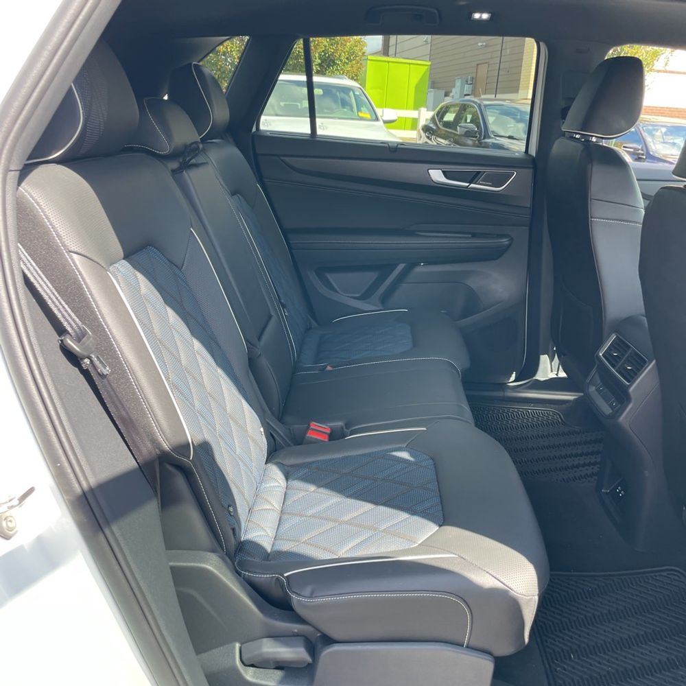 2025 Volkswagen Atlas Cross Sport SEL Premium R-Line 4Motion
