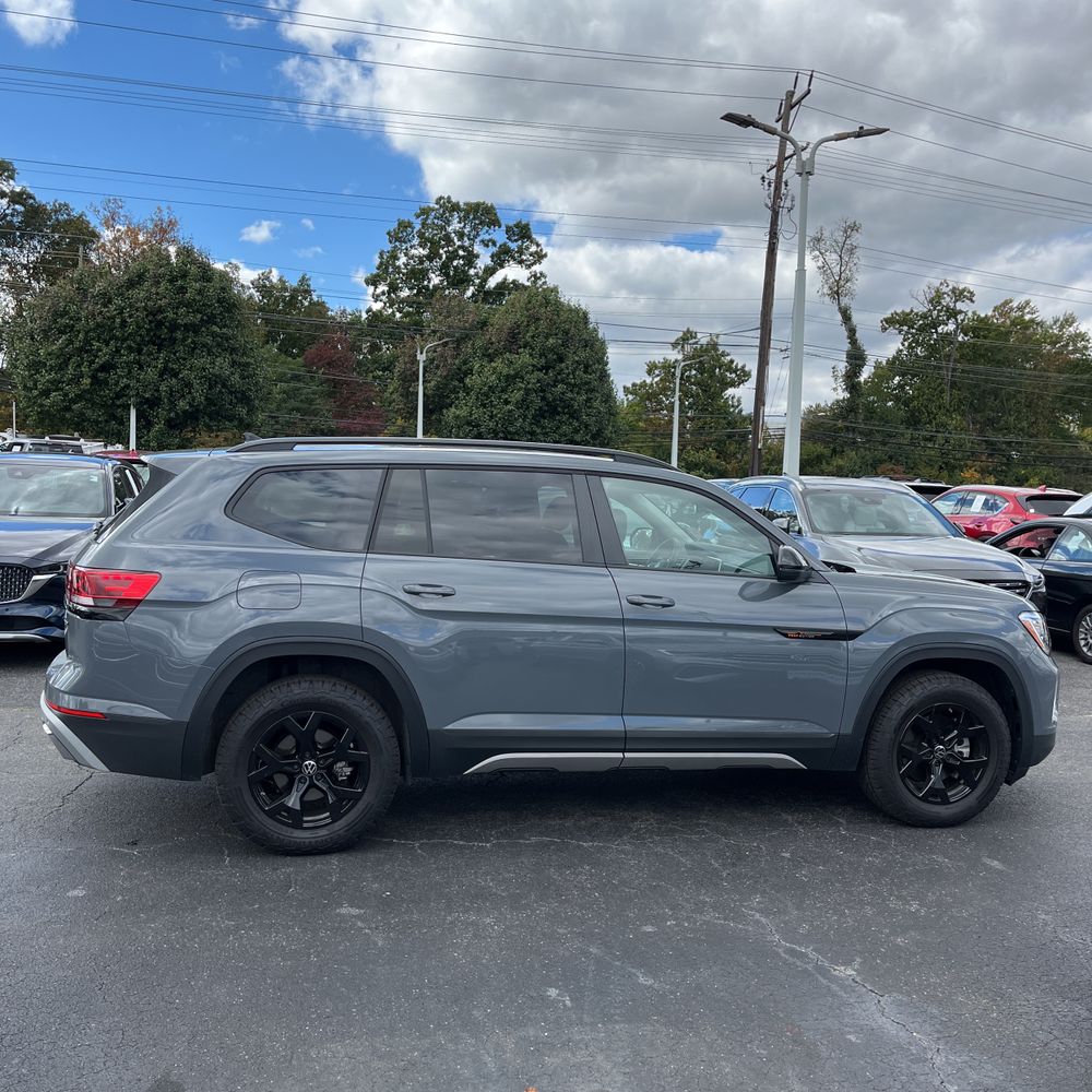 2024 Volkswagen Atlas Peak Edition SEL