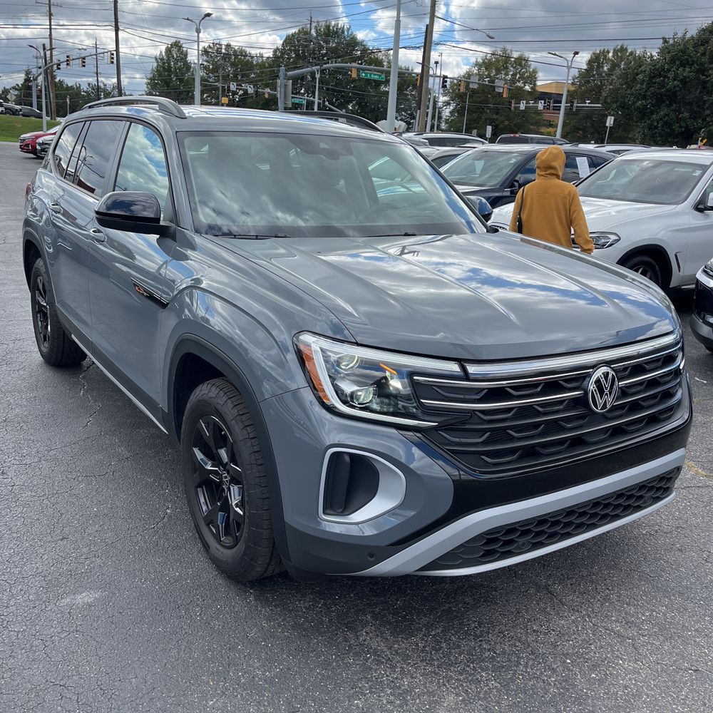 2024 Volkswagen Atlas Peak Edition SEL