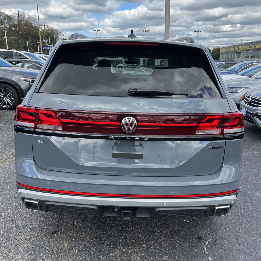 2024 Volkswagen Atlas Peak Edition SEL