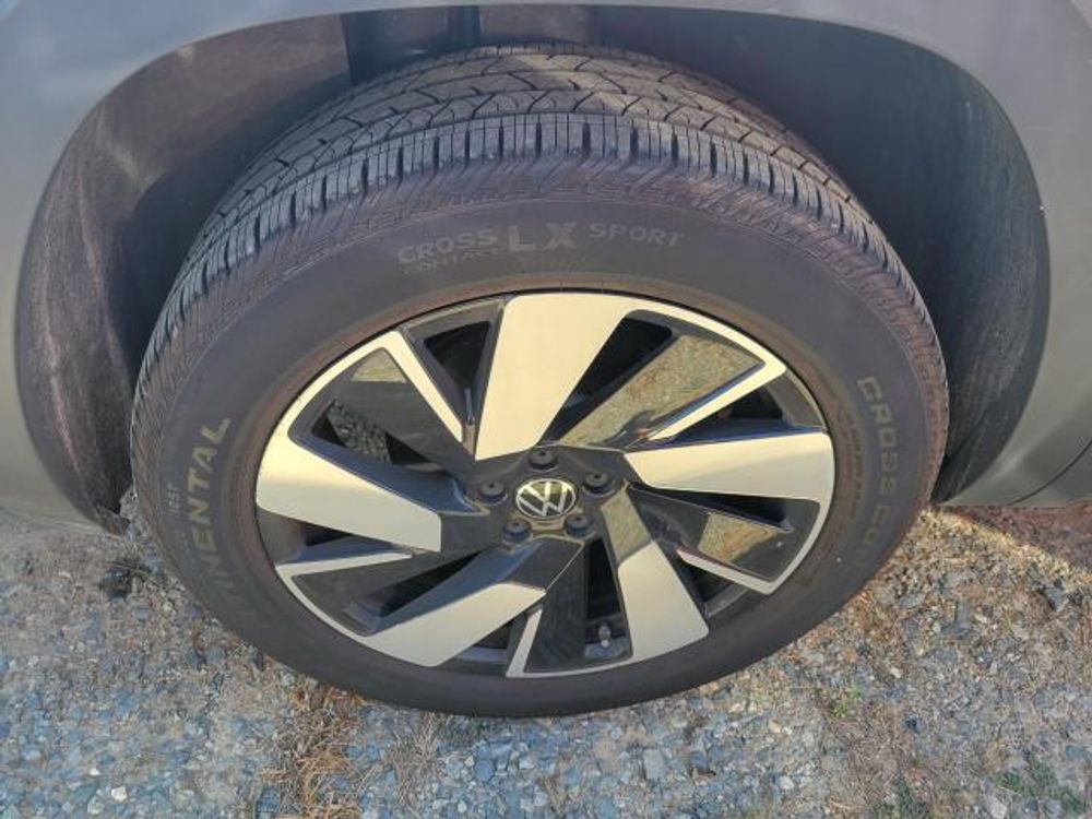 2025 Volkswagen Atlas Cross Sport 2.0T SE w/Technology