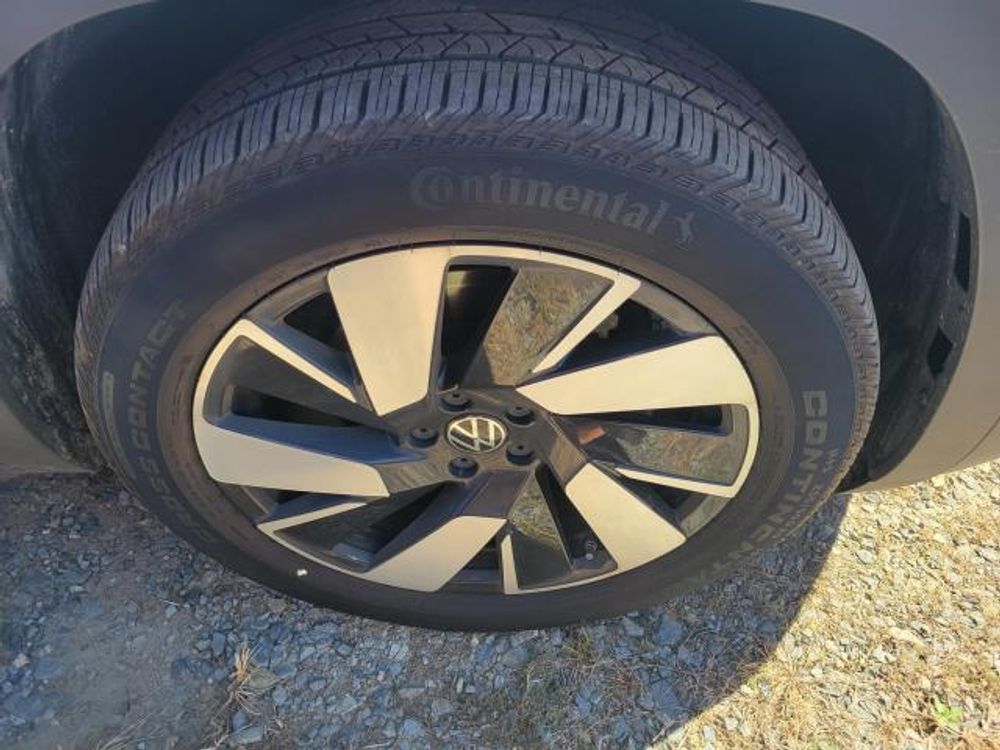2025 Volkswagen Atlas Cross Sport 2.0T SE w/Technology