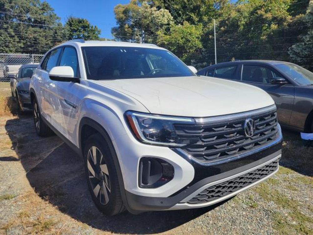 2025 Volkswagen Atlas Cross Sport 2.0T SE w/Technology