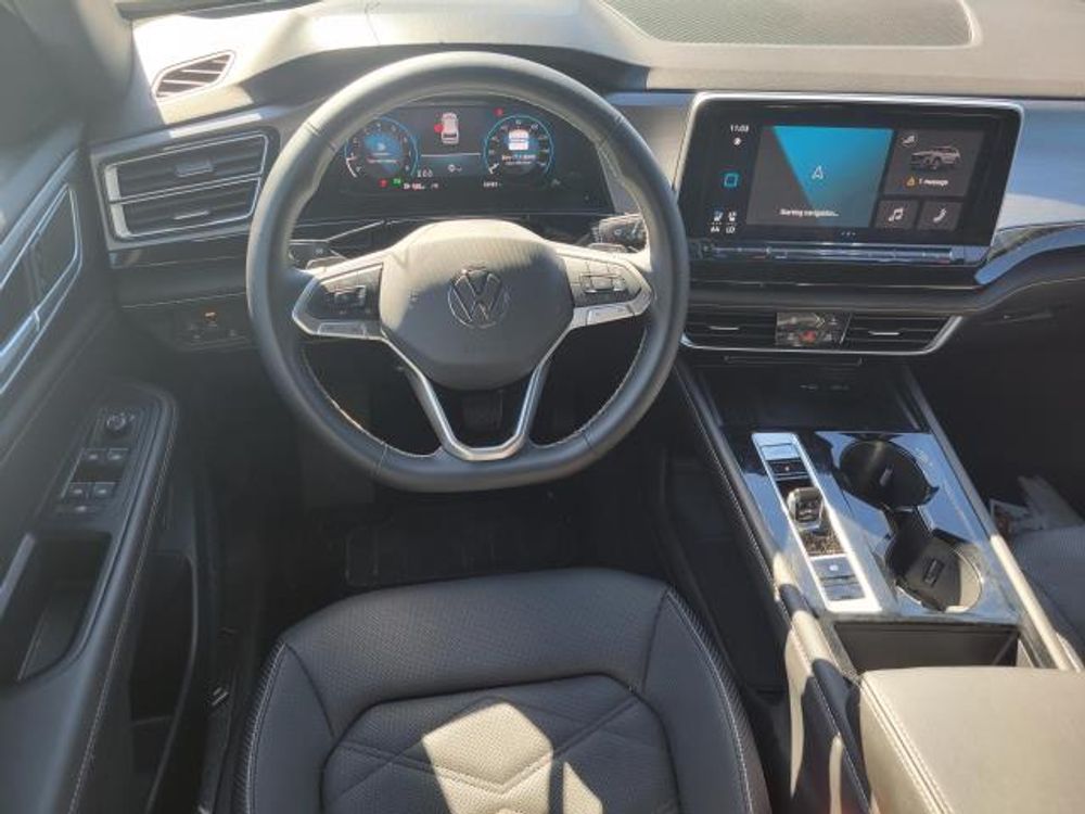 2025 Volkswagen Atlas Cross Sport 2.0T SE w/Technology