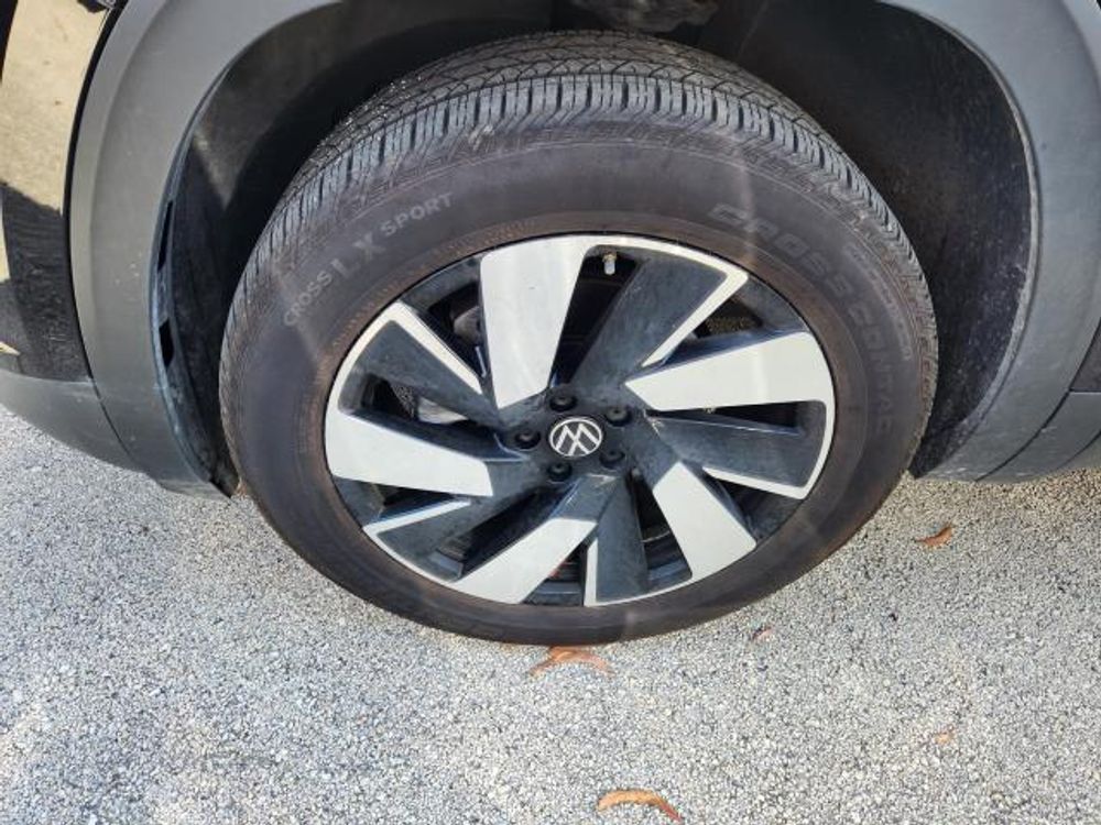 2025 Volkswagen Atlas Cross Sport 2.0T SE w/Technology
