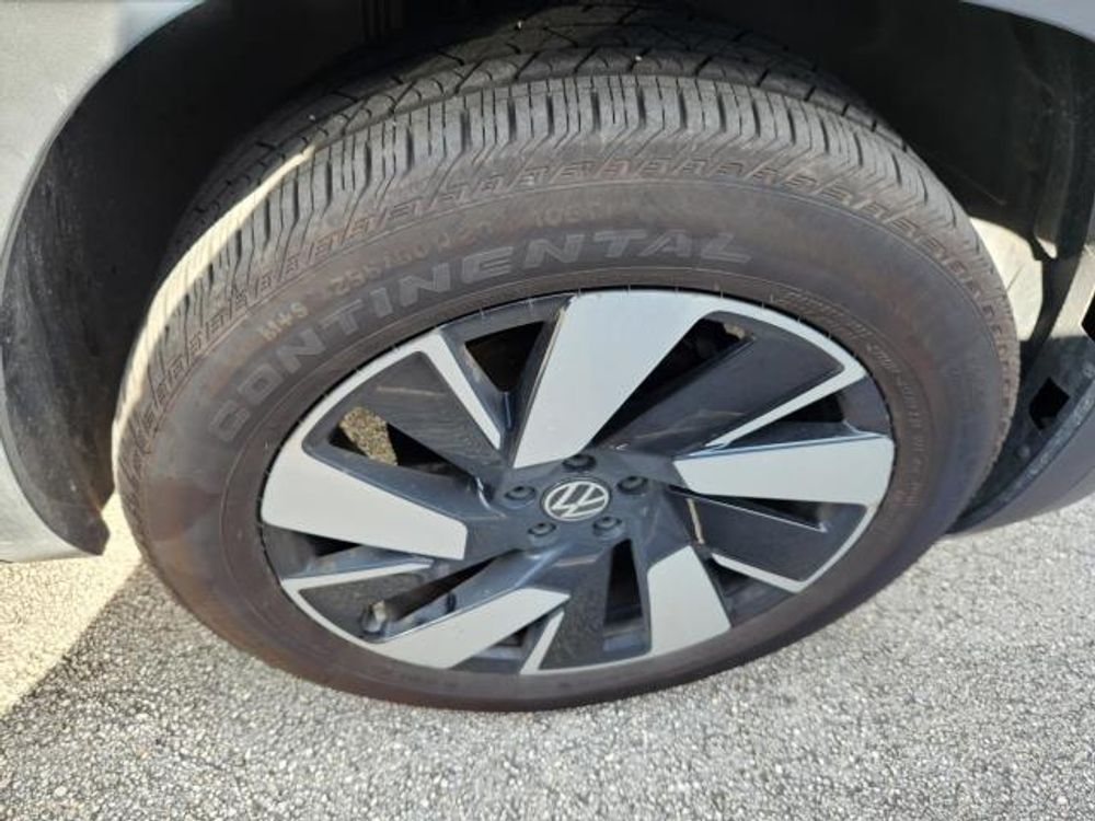 2025 Volkswagen Atlas Cross Sport 2.0T SE w/Technology