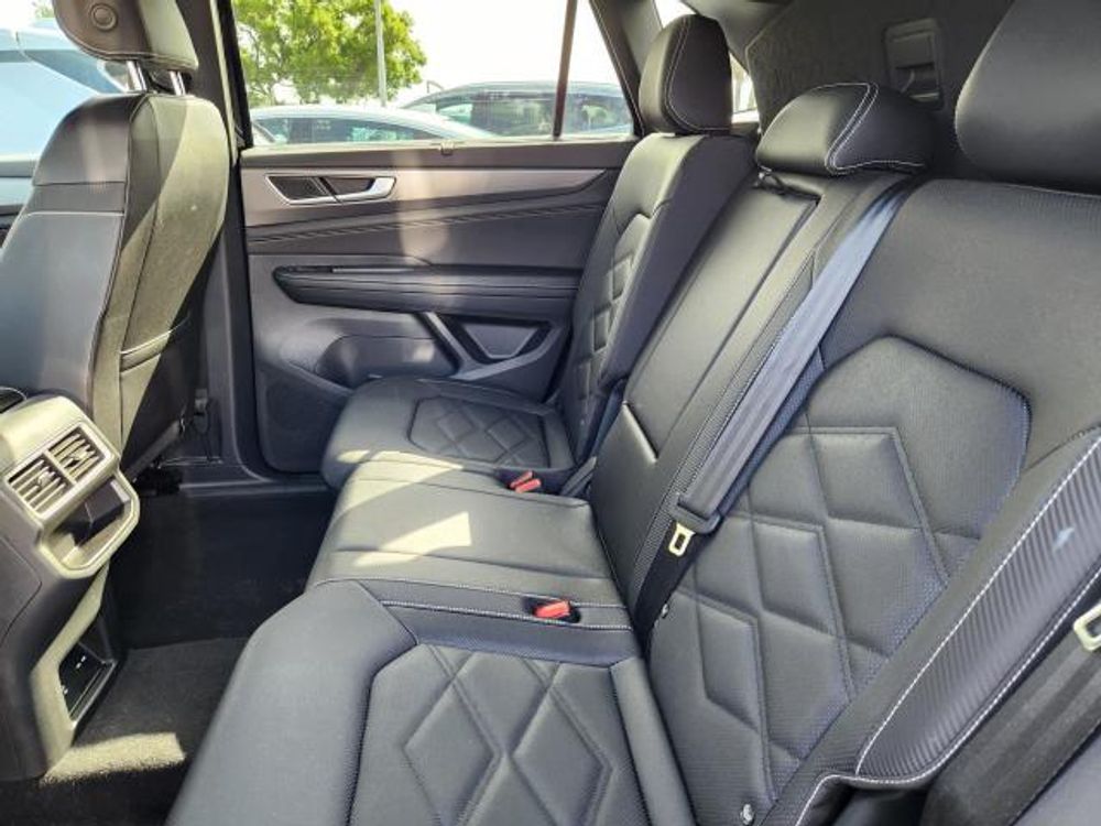 2025 Volkswagen Atlas Cross Sport 2.0T SE w/Technology